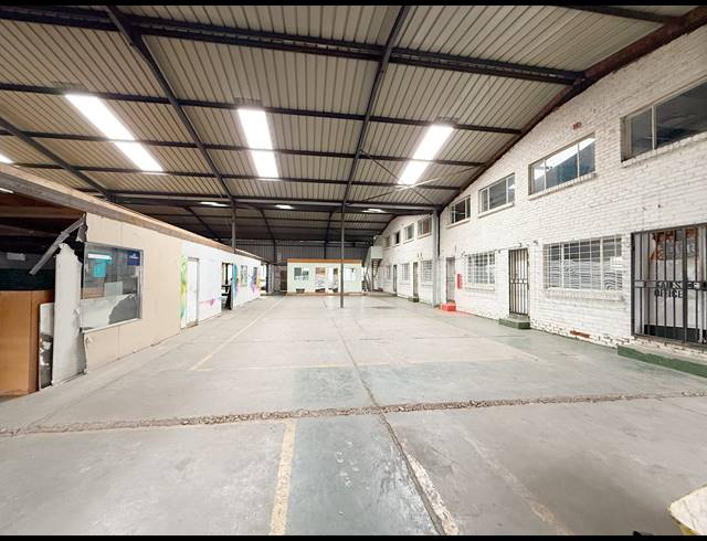 1,256M² WAREHOUSE TO LET IN WADEVILLE